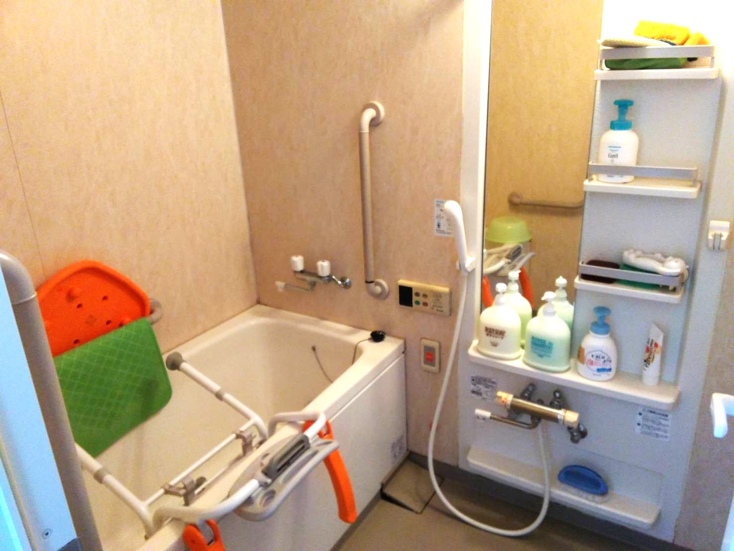 浴室　清潔で衛生的に保たれた浴室で、疲れを癒して頂けます。(グループホーム　ふれあい神戸西)